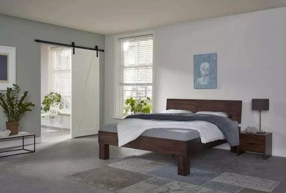 Massivholzbett Basic 01